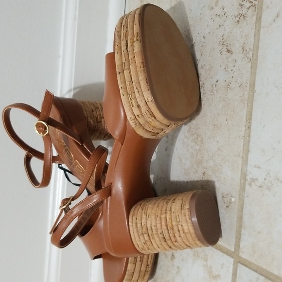 Wedge Heels - Picture 4 of 4